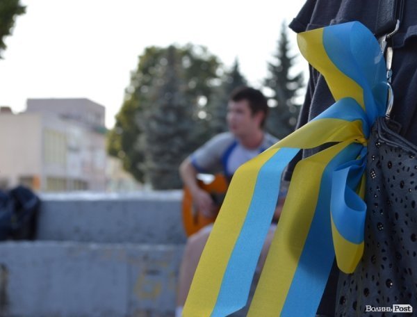 Молодь Луцька захищала мову - поезією в рупор. ФОТО