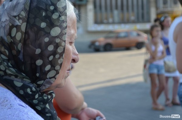 Молодь Луцька захищала мову - поезією в рупор. ФОТО