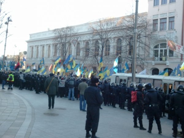 Під Верховною Радою - два мітинги та «Беркут». ФОТО