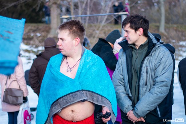 Як лучани пірнали в крижану купіль Стиру. ФОТО. ВІДЕО