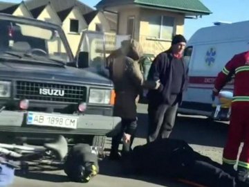 У Ковелі – ДТП: автомобіль збив велосипедиста. ВІДЕО