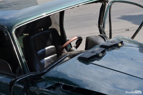 У Луцьку в аварії «знесло» півавто: водій у важкому стані. ФОТО 