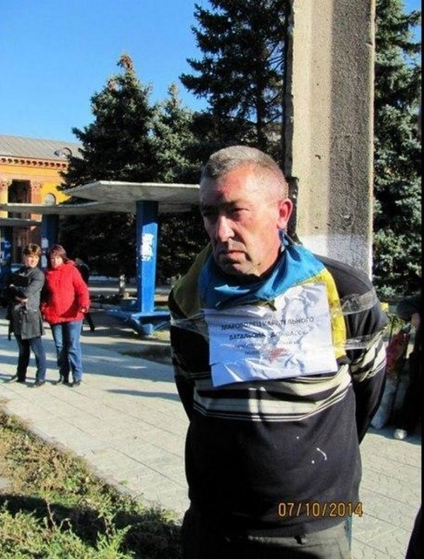 Донецькі терористи прив'язали чоловіка до стовпа. ФОТО