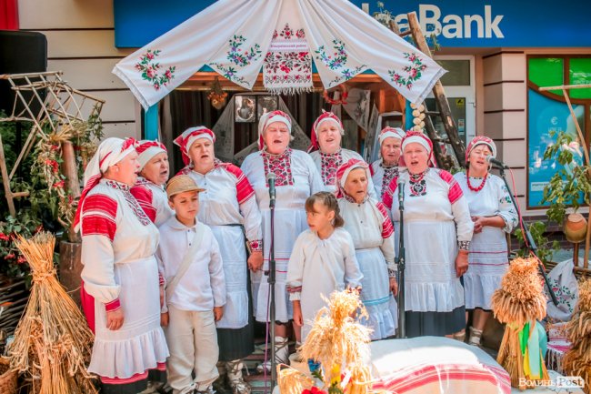 Народні розваги і море людей: в центрі Луцька «гуляє» етнофестиваль. ФОТО 