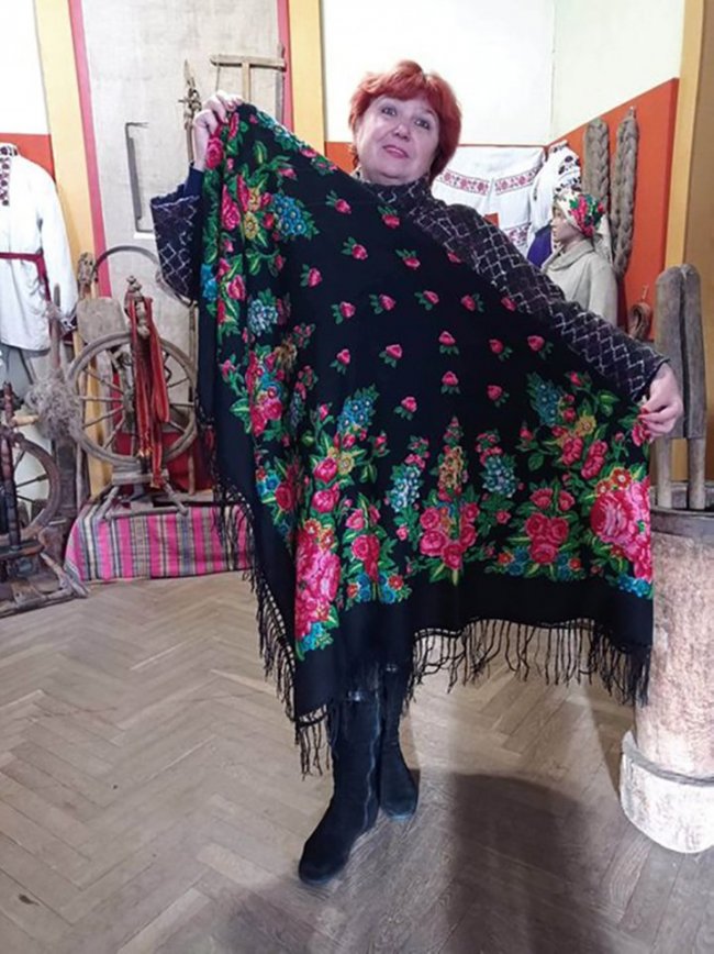 До волинського музею передали хустку 60-х років минулого століття