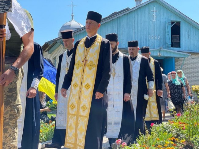 На Волині попрощалися із загиблим бійцем. ФОТО