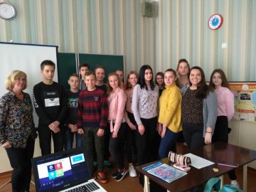 Волонтерка із США розповідала ковельським школярам про небезпеку ВІЛ/СНІД