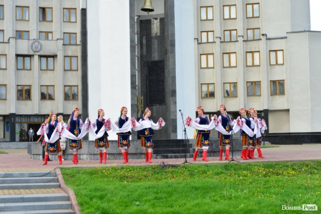 Працівники Волинської ОДА вбралися у вишиванки. ФОТО