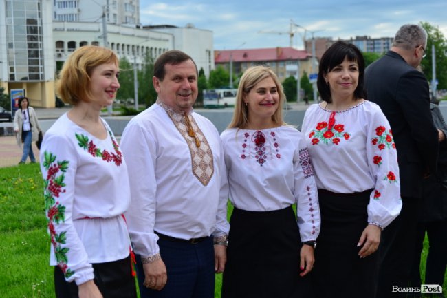 Працівники Волинської ОДА вбралися у вишиванки. ФОТО