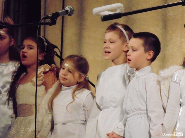 У Луцьку волонтери організували концерт. ФОТО