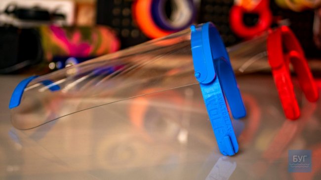 Волиняни надрукували і передали лікарям захисні щитки 