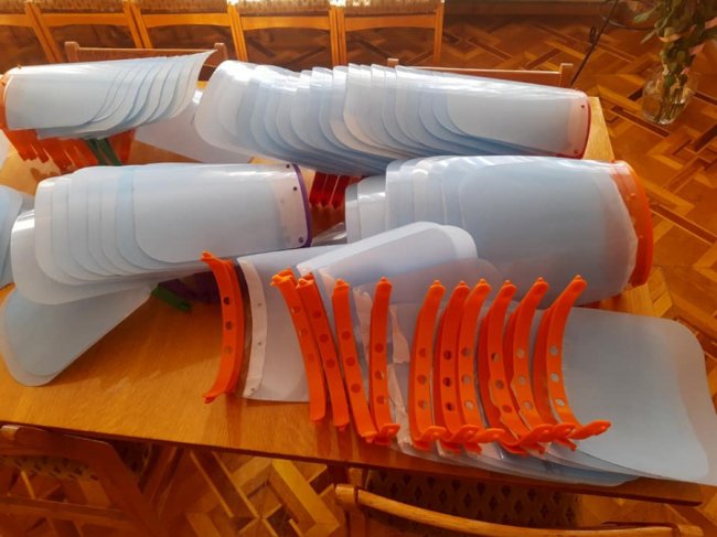 Волиняни надрукували і передали лікарям захисні щитки 