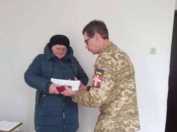 На Волині матері загиблого Героя вручили державну нагороду