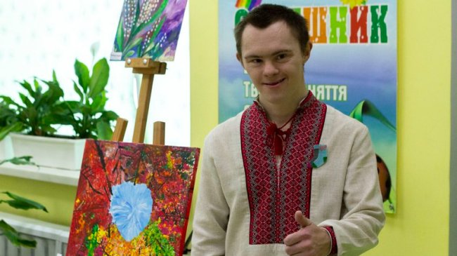 У Луцьку відкрили виставку картин людей із синдромом Дауна