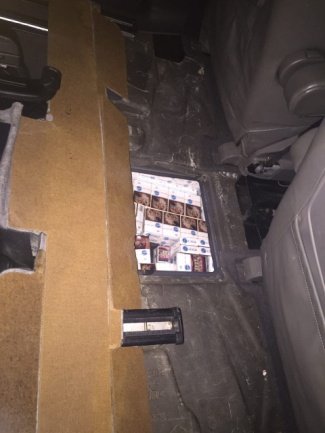 Луцькі прикордонники вилучили авто і контрабандні сигарети