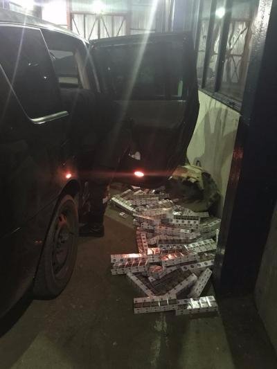 Луцькі прикордонники вилучили авто і контрабандні сигарети