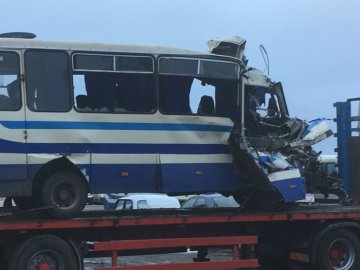 Стан травмованих та коментар водія вантажівки: подробиці аварії з рейсовим автобусом на Волині