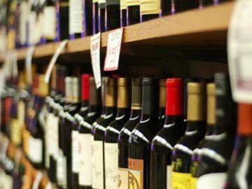 Ціни на алкоголь та сигарети знову зростуть: коли і на скільки