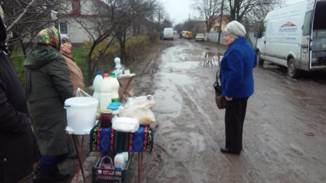 Без чобіт іти неможливо: в Іваничах скаржаться на дороги. ФОТО