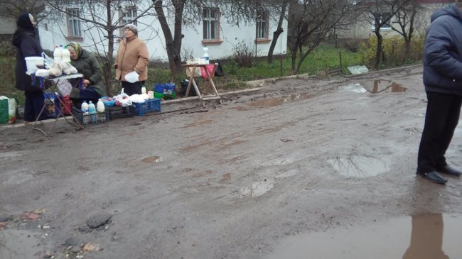 Без чобіт іти неможливо: в Іваничах скаржаться на дороги. ФОТО