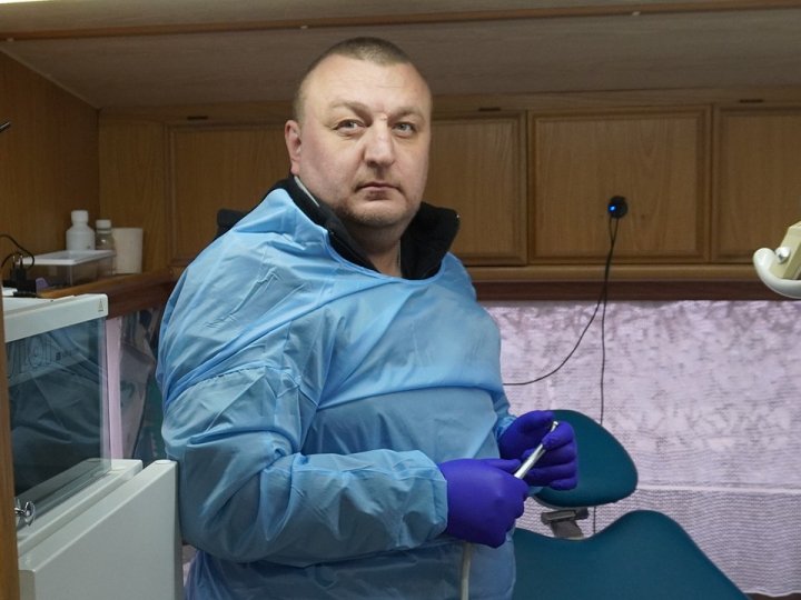 Стоматолог з Волині став бойовим медиком та займається евакуацією поранених