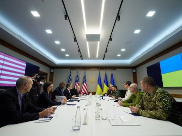 До Києва приїхали Держсекретар та міністр оборони США