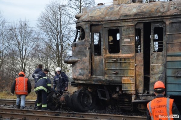 На Волині поїзд влетів у вантажівку і загорівся: подробиці аварії. ФОТО
