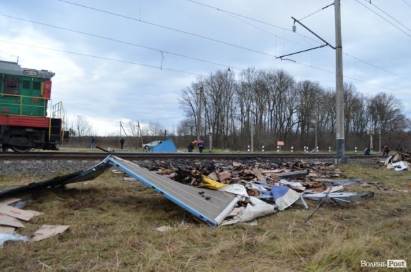 На Волині поїзд влетів у вантажівку і загорівся: подробиці аварії. ФОТО