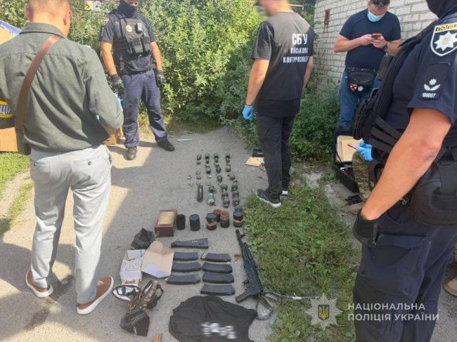 У лучанина виявили схрон зброї