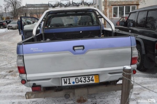 Бійцям «Правого сектору» Волині благодійники подарували позашляховика. ФОТО