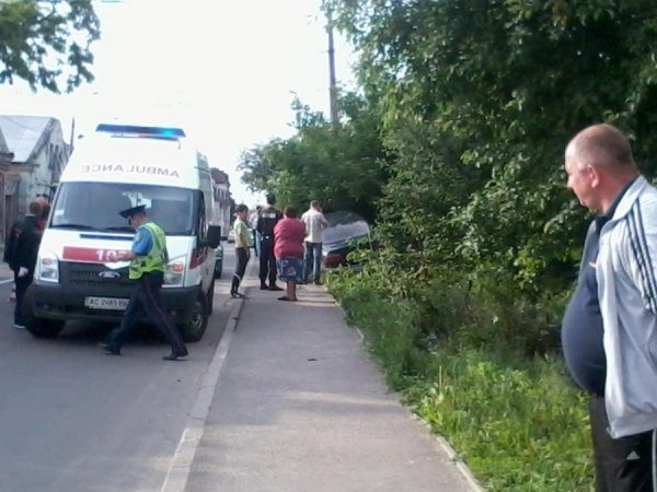У Луцьку автомобіль ледь не збив пішоходів. ФОТО