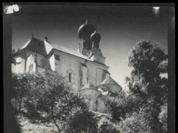 Показали старовинні фото Зимненського монастиря