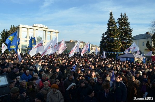 Народне віче Луцька вимагає відставки Войтовича та Клімчука. ФОТО. ВІДЕО