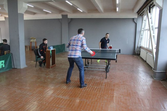 Працівники луцької мерії гралися в настільний теніс. ФОТО