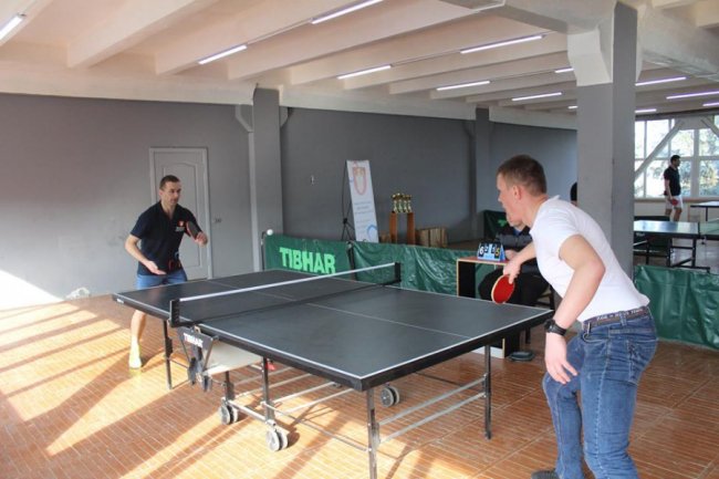 Працівники луцької мерії гралися в настільний теніс. ФОТО