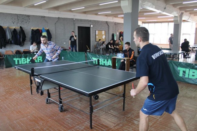 Працівники луцької мерії гралися в настільний теніс. ФОТО
