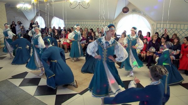 Червона доріжка, стилісти, вечірка: на Волині влаштували свято для мам особливих діток