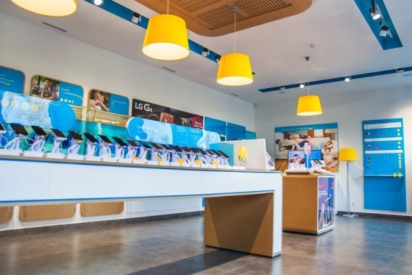 Смартфони, планшети та 3G: у Луцьку відкрили новий магазин Київстар*