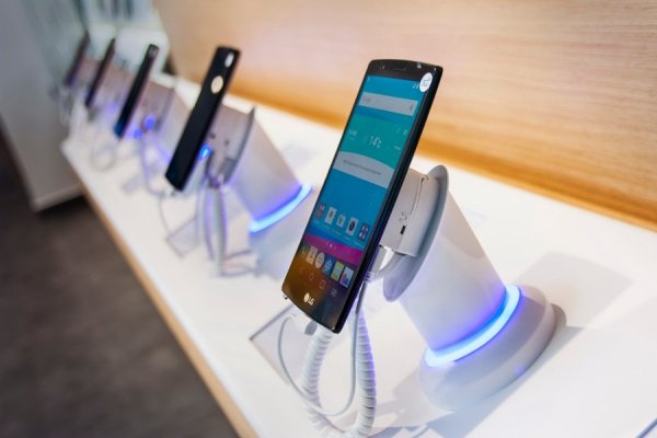 Смартфони, планшети та 3G: у Луцьку відкрили новий магазин Київстар*