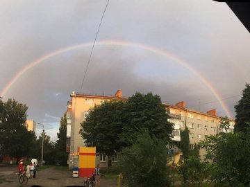 Лучани започаткували в інтернеті веселковий флешмоб. ФОТО