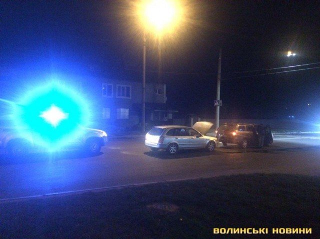 Перед «зеброю» у Луцьку зіткнулися Mazda та Renault. ФОТО