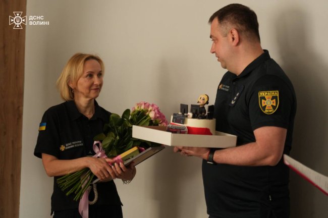 За чверть століття прийняла тисячі дзвінків: на Волині провели на заслужений відпочинок диспетчерку ДСНС