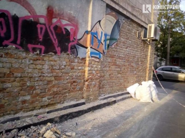У Старому місті в Луцьку «зачистили» відоме графіті. ФОТО