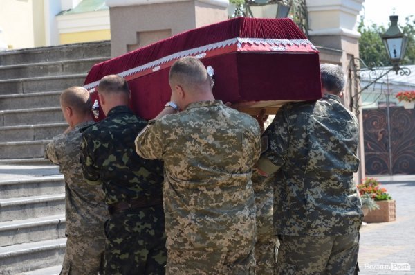 Лучани провели в останню путь ще одного бійця загиблого під Іловайськом. ФОТО. ВІДЕО