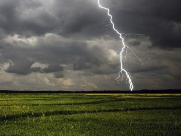 На Волинь сунуть грози та шквал