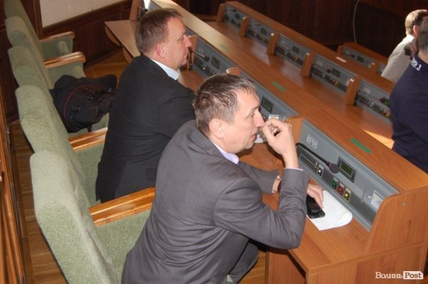 У захопленому приміщенні Волиньради депутати зібралися на сесію. ФОТО