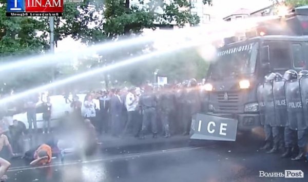 У Вірменії силовики розігнали протестувальників. ФОТО. ВІДЕО