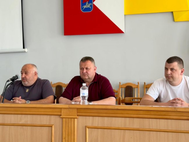 «Групи оповіщення ТЦК – виключно учасники бойових дій»: Сергій Миронюк на нараді в Луцькій РВА. ФОТО