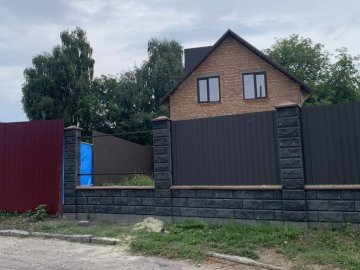 У Луцьку п'яна водійка тролейбуса врізалася у паркан: чи відшкодувала жінка збитки власникам