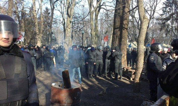 Верховну Раду пікетують тисячі майданівців. ФОТО